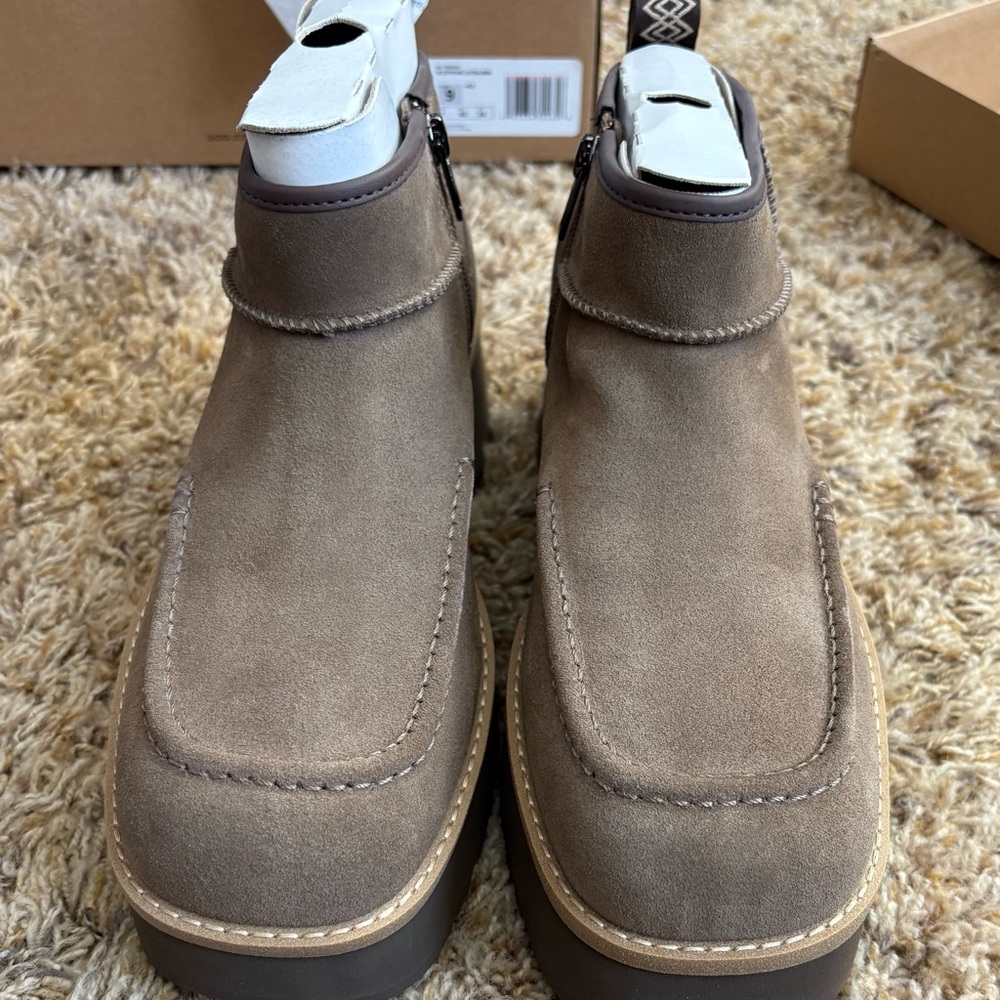NIB UGG Cityfunc Ultra Mini Ankle boot in size 9 - Picture 6 of 7